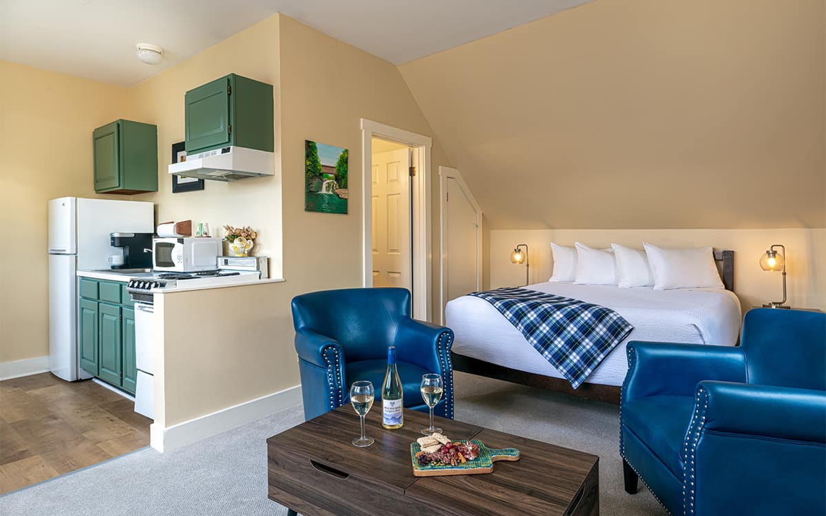 Bed and kitchenette in Room 10