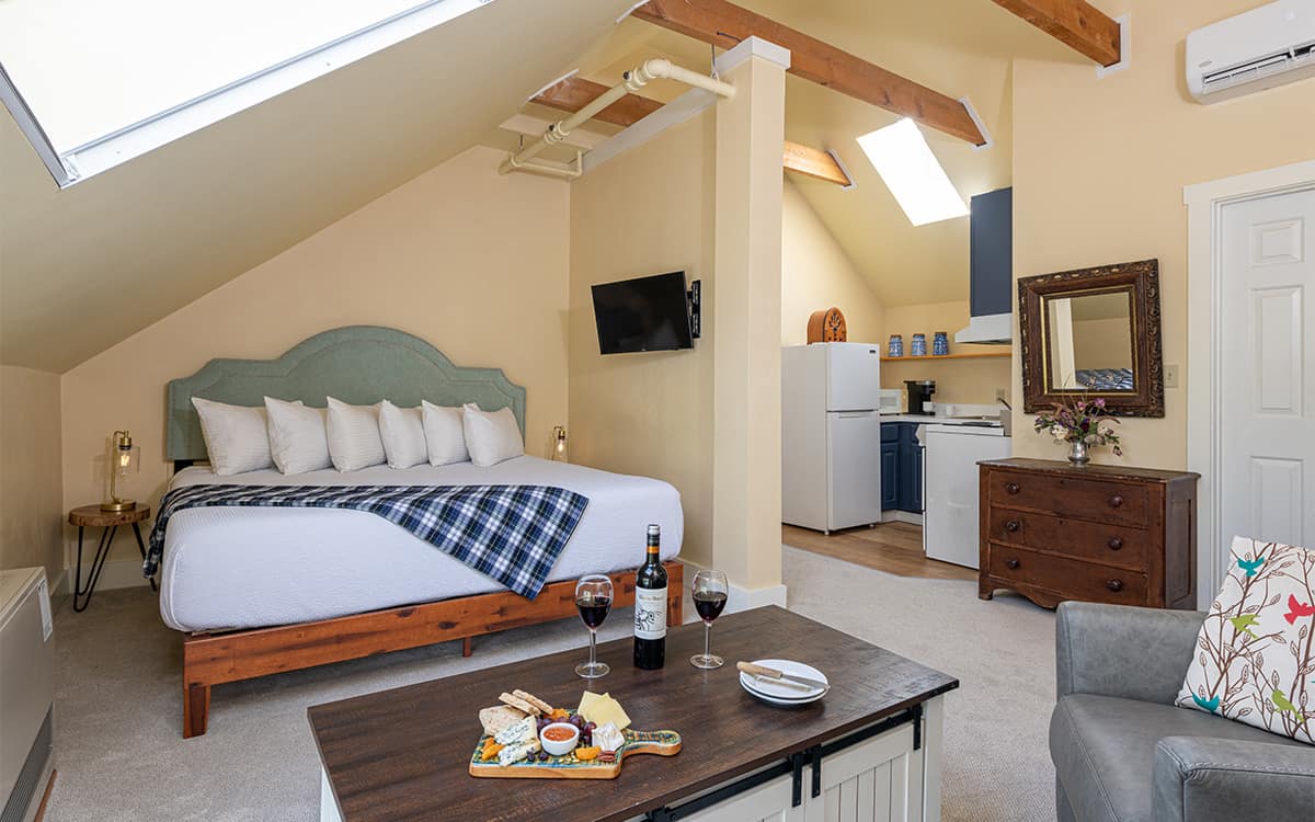 King Bed with Efficiency Kitchen in Room 12