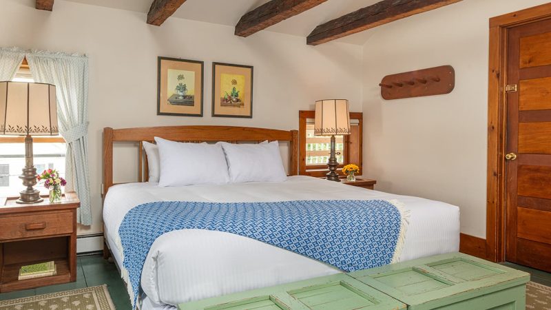 King Bed in Room 8